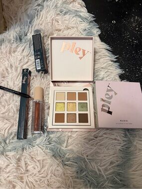 Nudie Eyeshadow Palette & Bronze Lip Gloss - Pink/Gold Tones